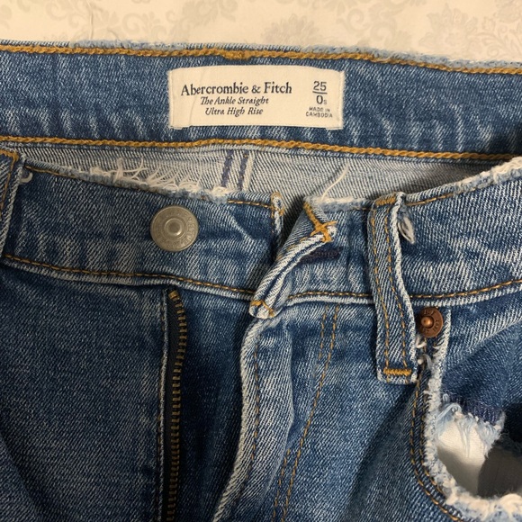 Abercrombie ultra high rise ankle straight Jean, Short - Picture 3 of 6